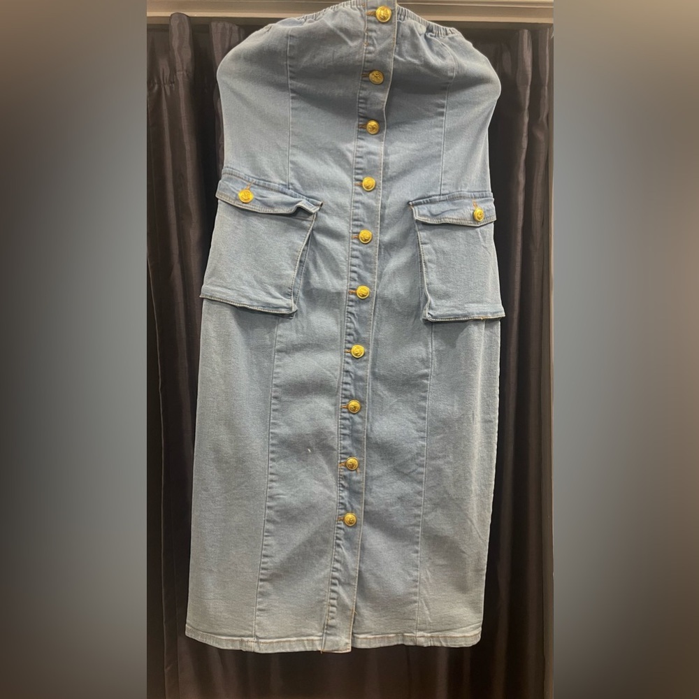 🎈🎈SOLD🎈🎈SOLD🎈🎈SOLD Light Denim Halter Dress with gold buttons by Daisy. NWT